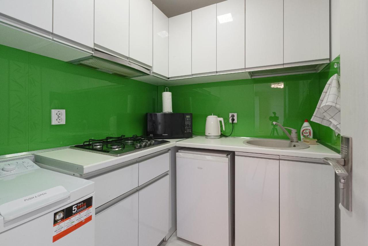 Stone Gate Apartment #1 Бухарест Екстер'єр фото