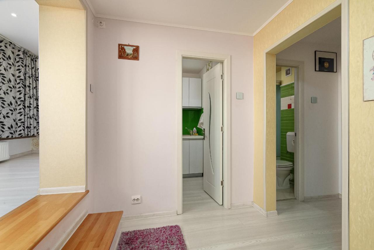 Stone Gate Apartment #1 Бухарест Екстер'єр фото