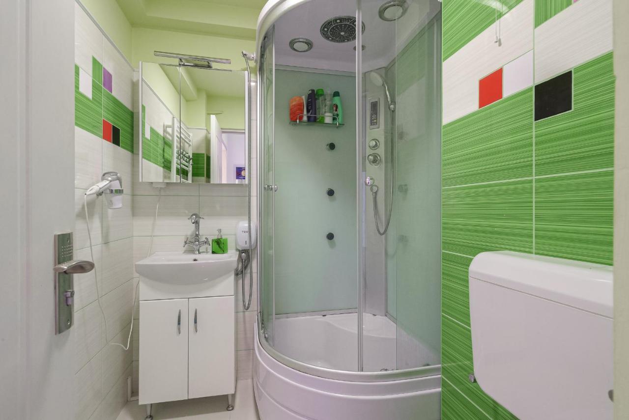 Stone Gate Apartment #1 Бухарест Екстер'єр фото