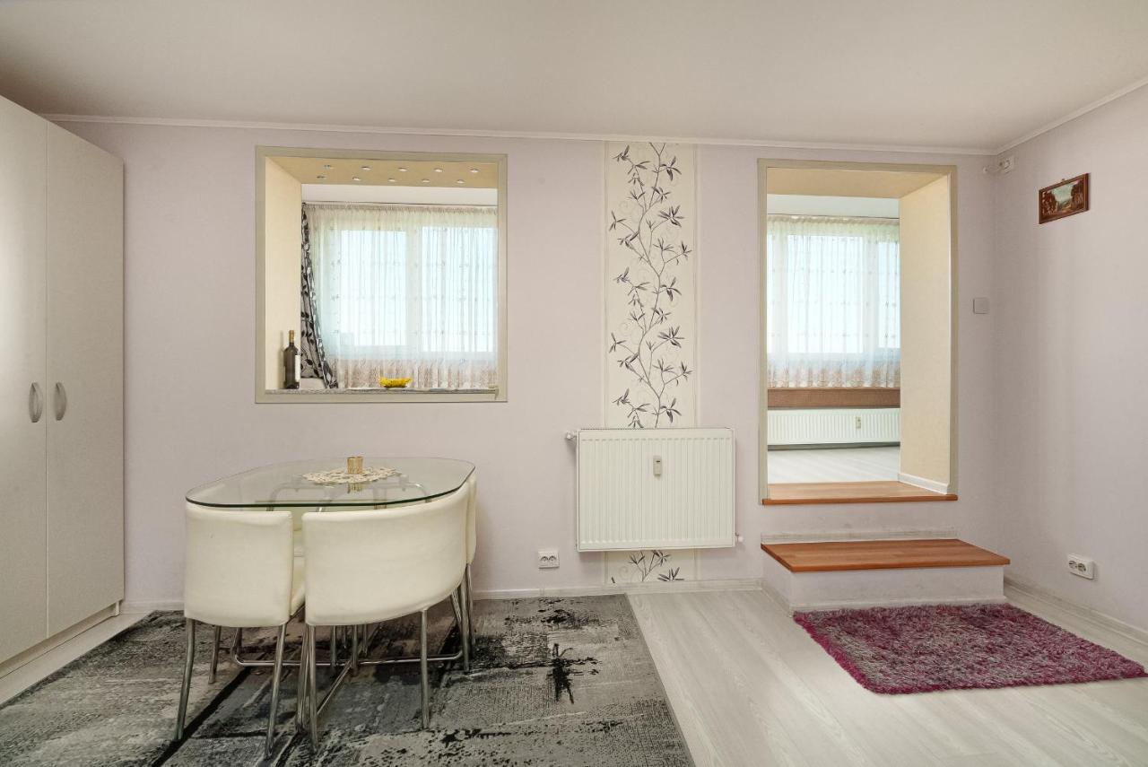 Stone Gate Apartment #1 Бухарест Екстер'єр фото