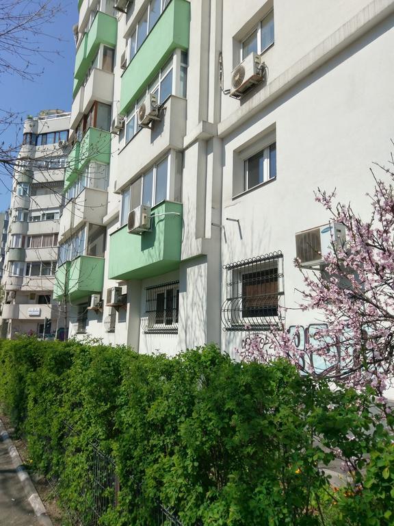 Stone Gate Apartment #1 Бухарест Екстер'єр фото